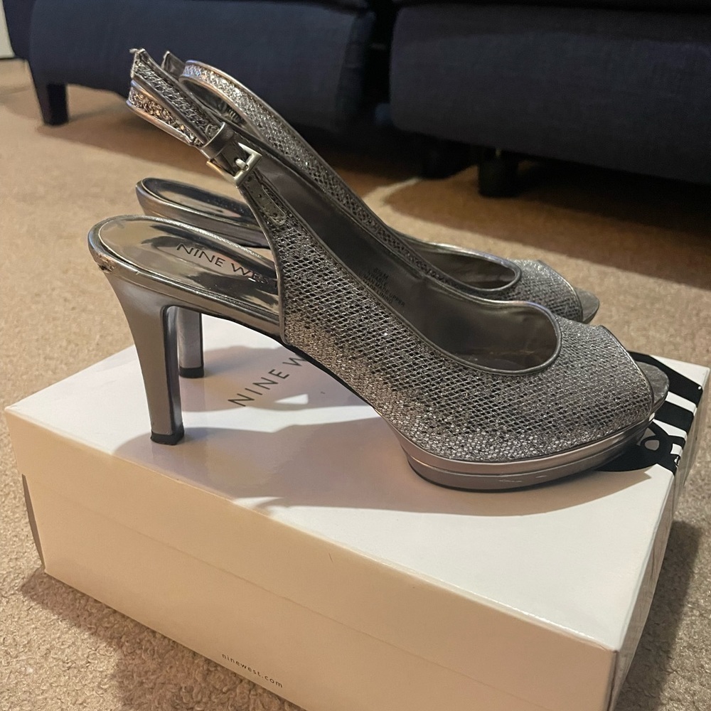 Nine west silver‎ sparkly slingback heels size 8.5